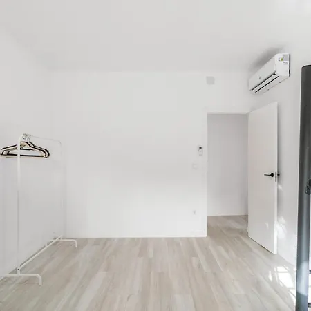 فيلة Bender House *