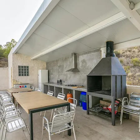فيلة Bender House